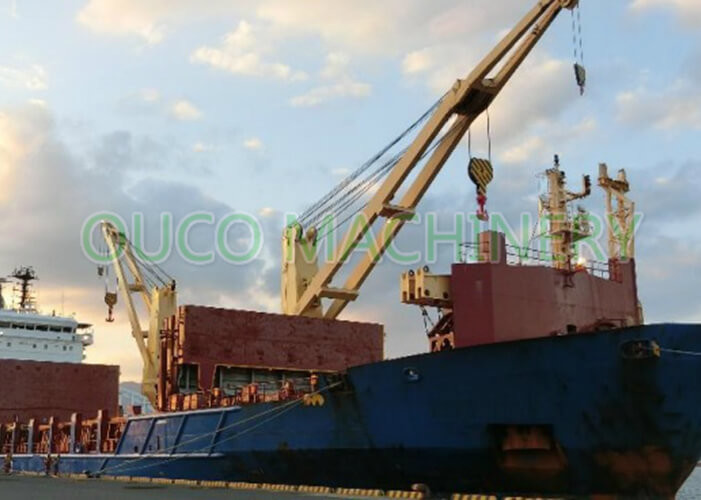 Marine Manufacturer 20T@30M Cargo Crane Lifting Cargo on Vessel