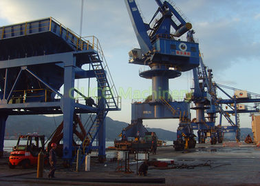 Port Truck Loading Hopper Rail Mounted High Working Efficiency Steel Construction
